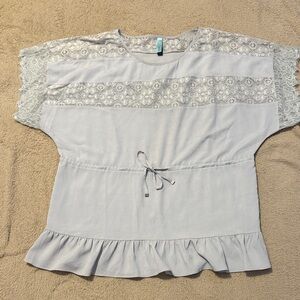 Chic Lace Accent Women's Blouse in Light Gray